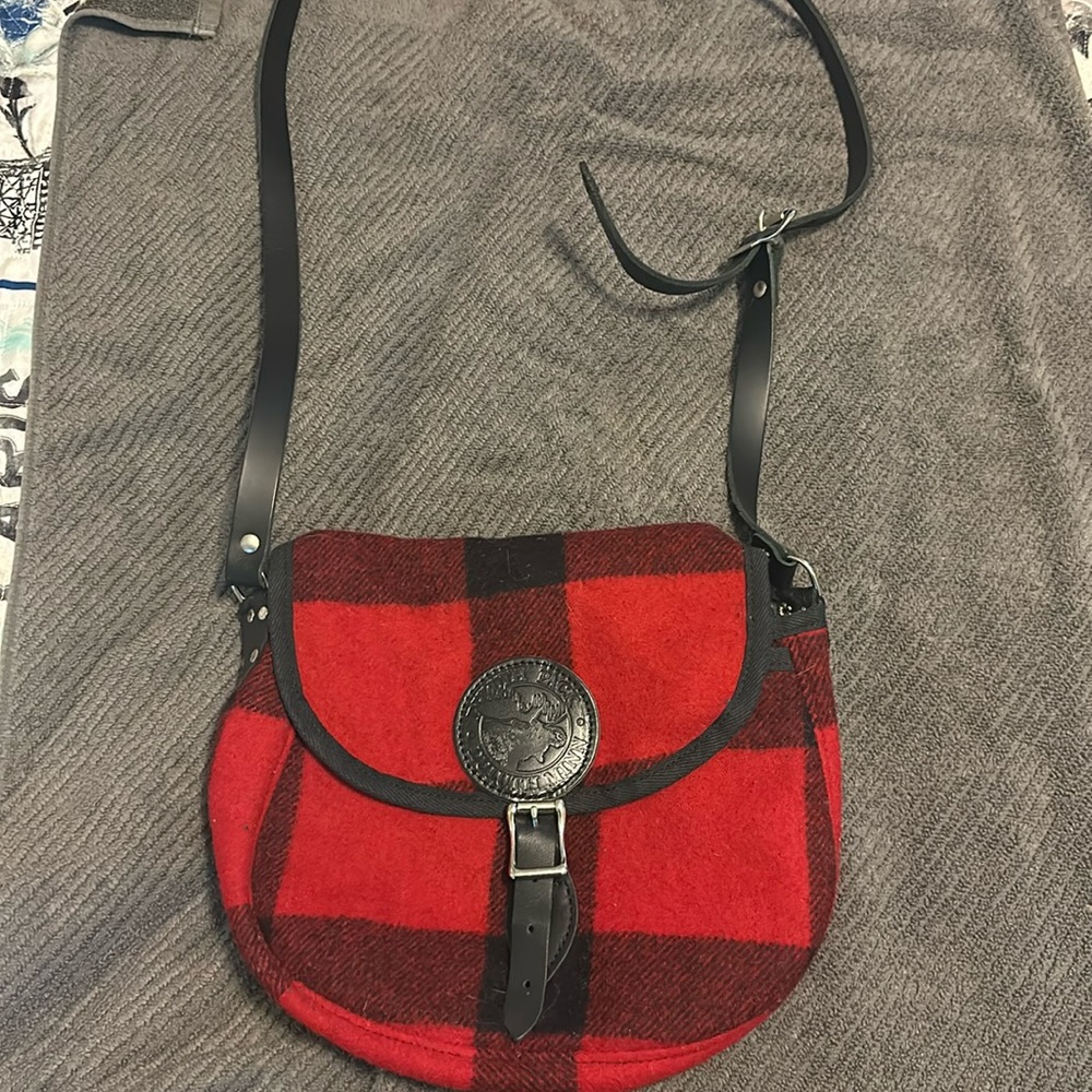 Duluth pack wool clamshell bag